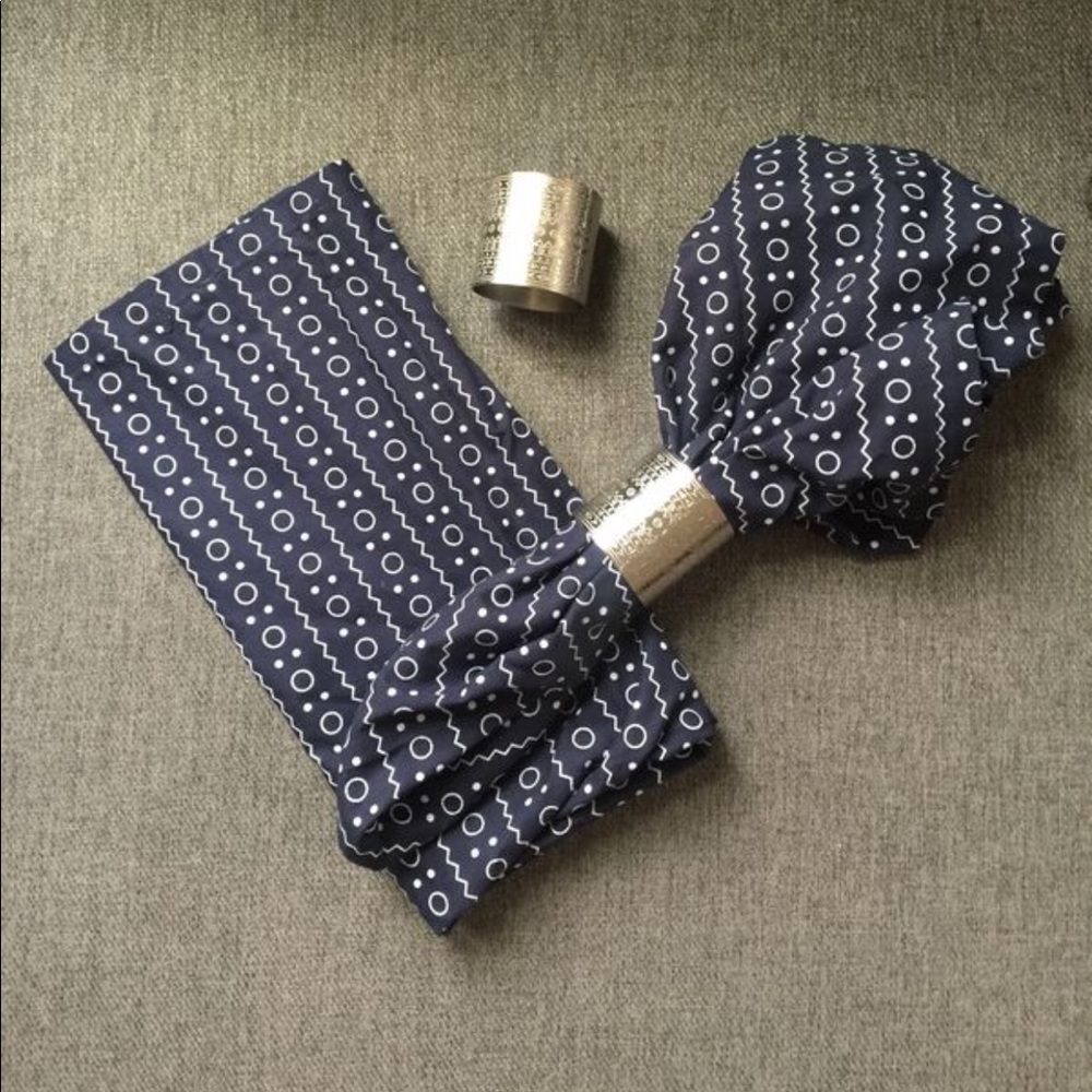 Crate & Barrel Napkins + Rings - Picture 5 of 5